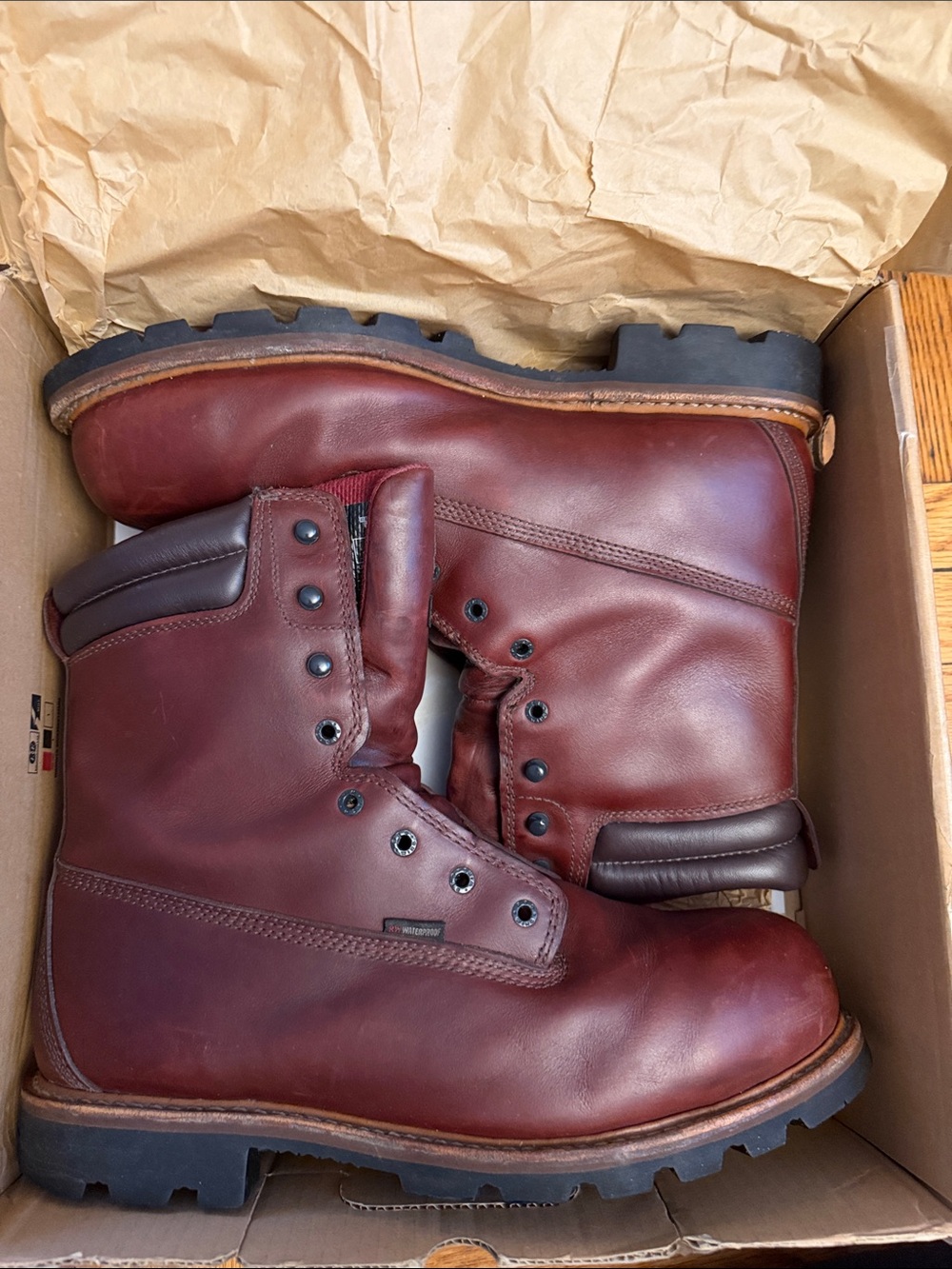 Red Wing Shoes 1201 Men's Brown Work Boot Box Illustration - Brown